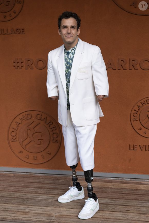 Théo Curin au village lors des Internationaux de France de Tennis de Roland Garros 2025, à Paris, France, le 8 juin 2025. © Cyril Moreau/Bestimage