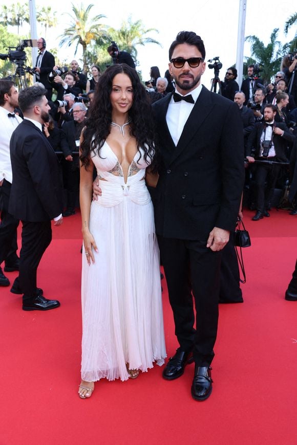 Photo Nabilla Est Pr sent Sur Le Tapis Rouge De L histoire Du Son photo-nabilla-est-pr-sent-sur-le-tapis-rouge-de-l-histoire-du-son