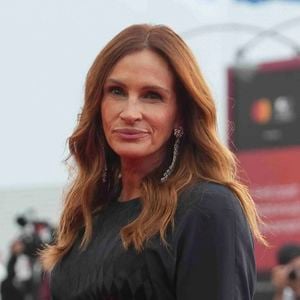 Julia Roberts arrive à la première du film "After the hunt" au 82ème Festival International du Film de Venise (Mostra), le 29 août 2025. 

© Laurent Lairys / PsnewZ / Bestimage