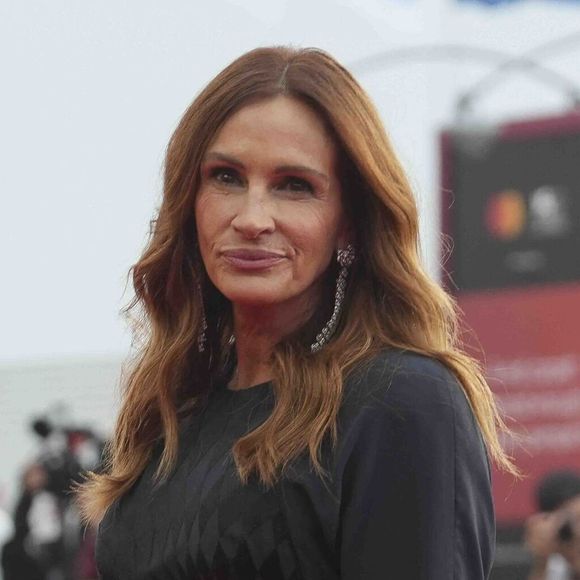 Julia Roberts arrive à la première du film "After the hunt" au 82ème Festival International du Film de Venise (Mostra), le 29 août 2025. 

© Laurent Lairys / PsnewZ / Bestimage