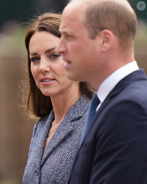 Le prince William et Catherine Kate Middleton assistent à l'ouverture officielle du mémorial Glade of Light à Manchester le 10 mai 2022. (Julien Burton / Bestimage).