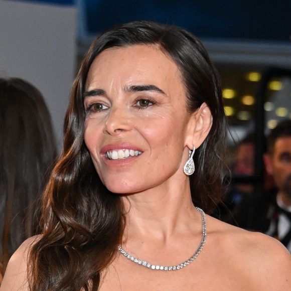 Elodie Bouchez - Descente des marches du film " L'amour ouf " lors du 77ème Festival International du Film de Cannes, au Palais des Festivals à Cannes. © Bruno Bebert / Bestimage