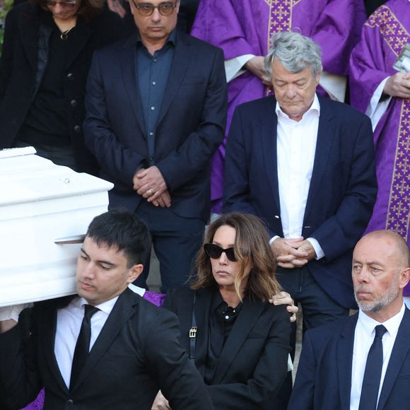 Laura Smet et Jean-Louis Borloo - Sorties des obsèques de Nathalie Baye en l'église Saint-Sulpice à Paris le 23 avril 2026. 

© Dominique Jacovides - Coadic Guirec / Bestimage