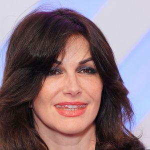 Dans la série, Helena Noguerra incarne Louise Bartoli, une femme de caractère qui reprend en main l’hôtel familial après la mort de son père...

Helena Noguerra lors de la cérémonie de clôture de Series Mania 2023 à Lille, France, le 24 Mars 2023