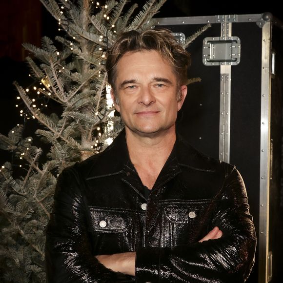 David Hallyday, en backstage de l’émission "La grande soirée du 31 décembre de Paris" diffusée sur France 2 sur les Champs-Elysées à Paris, France, le 31 décembre 2024.  © Clovis-Tribeca/Bestimage