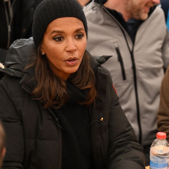 Comme elle l'avait annoncé la semaine dernière, l'animatrice de l'émission "L'amour est dans le pré", Karine Le Marchand, a amené près de 200 croissants aux agriculteurs sur un barrage sur l'autoroute A4 aux portes de Paris, pour leur affirmer son soutien. Le 29 janvier 2024
© Pierre Perusseau - Jeremy Melloul / Bestimage