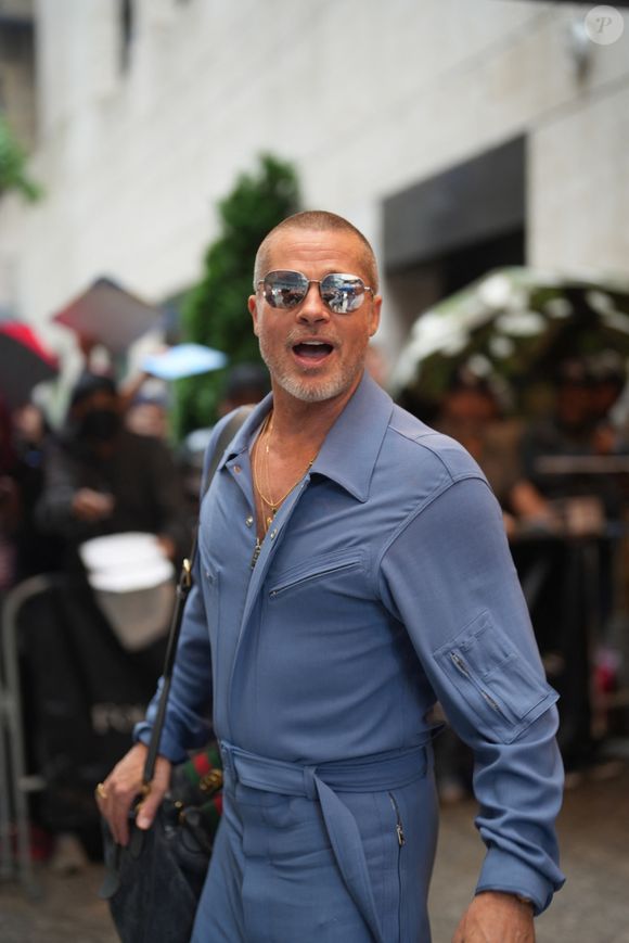 Brad Pitt à l'aéroport de New York. © Backgrid USA / Bestimage