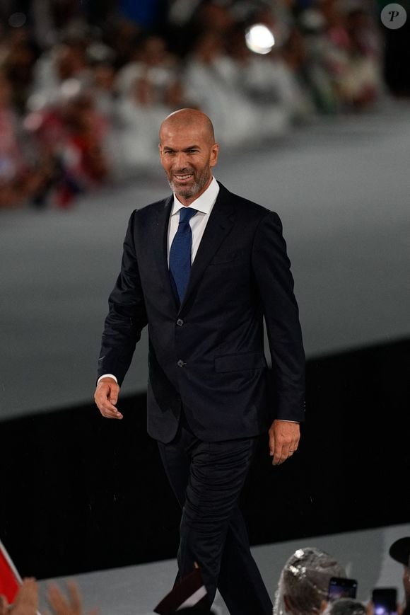 26 juillet 2024, Paris, Paris, France : Zinedine Zidane, ancien joueur et manager de football français, marche sur la scène lors de la cérémonie d'ouverture au Trocadéro des Jeux Olympiques de Paris 2024, le 26 juillet 2024, à Paris, Espagne. Photo par Oscar J. Barroso/AFP7 via ZUMAA/ABACAPRESS.COM