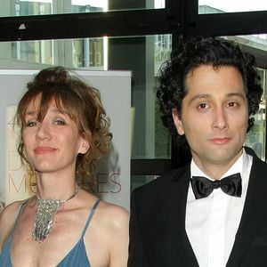 Un homme "au charisme certain"

Archives - Virginie Lemoine et son compagnon Darius Kehtari lors de la 24ème cérémonie de la Nuit des Molières à Créteil, le 25 avril 2010. © Bestimage