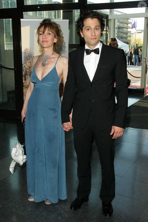 Un homme "au charisme certain"

Archives - Virginie Lemoine et son compagnon Darius Kehtari lors de la 24ème cérémonie de la Nuit des Molières à Créteil, le 25 avril 2010. © Bestimage