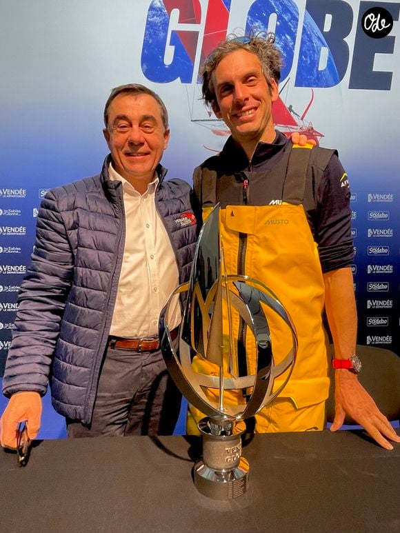 Alain Lebœuf président du Vendée Globe et Charlie Dalin - Le skipper de Macif Charlie Dalin remporte la dixième édition du tour du monde en solitaire Vendée Globe en pulvérisant le record de l’épreuve en 64 jours, 19 heures 22 minutes et 49 secondes aux Sables-d'Olonne, France, le 14 janvier 2025. © Fabien Faure/Bestimage