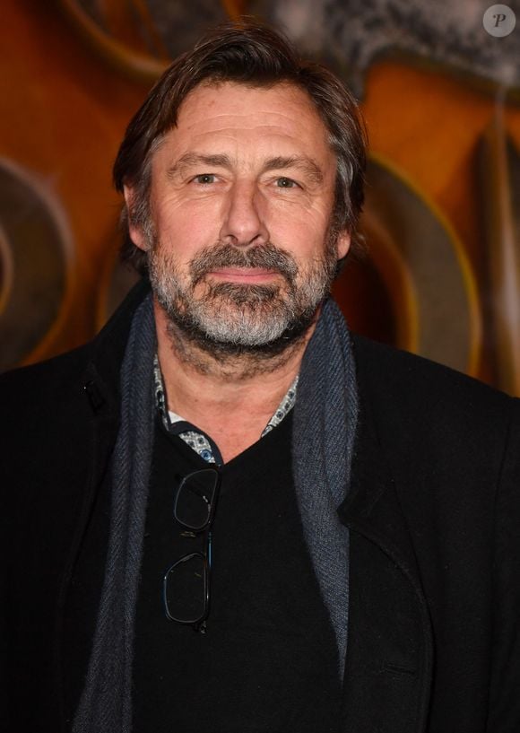 Notamment à sa relation avec une journaliste de la RTBF

Exclusif - Bernard Yerlès à la générale de la comédie musicale "Al Capone" aux Folies Bergère à Paris le 9 février 2023.
© Veeren / B. Rindoff / Bestimage