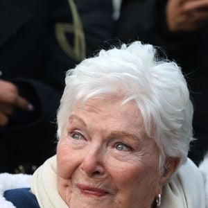 Line Renaud - Line Renaud, 97 ans, a inauguré un jardin public qui porte son nom, à Lille, France, le mercredi 17 décembre 2025.
© Claude Dubourg/Bestimage