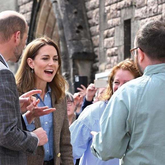 Le prince et la princesse de Galles se sont rendus sur les îles écossaises en tant que duc et duchesse de Rothesay
Le prince William, prince de Galles, et Catherine (Kate) Middleton, princesse de Galles, duc et duchesse de Rothesay, visitent la ville de Tobermory en Ecosse, Royaume Uni, le 29 avril 2025. © Backgrid UK/Bestimage