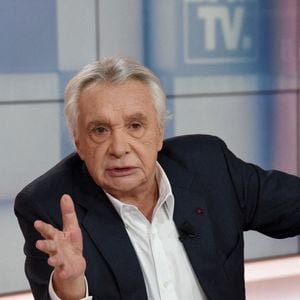 Il dit s'y sentir chez lui

Michel Sardou est interwievé par Apolline de Malherbe sur BFMTV à Paris, France, le 27 octobre 2019. Photo by Alain Apaydin/ABACAPRESS.COM