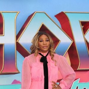 Serena Williams à la première du film "Thor: Love and Thunder" à Londres. 
Bestimage