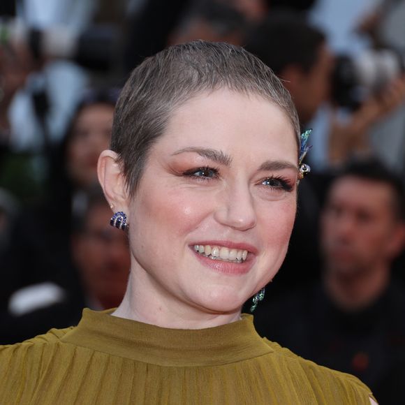 Emilie Dequenne - Montée des marches du film « Le deuxième acte » pour la cérémonie d’ouverture du 77ème Festival International du Film de Cannes, au Palais des Festivals à Cannes. Le 14 mai 2024 © Agence / Bestimage