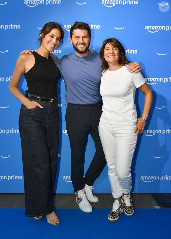 Les stars se sont réunies à cet événement shopping estival qui animera l’été du 8 au 11 juillet. 

Laurie Cholewa, Christophe Beaugrand, Estelle Denis - Prime d'Amazon fait sa fête foraine au Bridge Club à Paris le 25 juin 2025.  Hier soir, le Bridge Club s’est métamorphosé en fête foraine où de nombreuses personnalités se sont réunies pour célébrer Prime Day, l’événement shopping estival qui animera l’été du 8 au 11 juillet.
  © Veeren/Bestimage