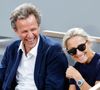 "Merci à ma famille, mon mari, mes enfants au sens large, ca fait cinq, à ma maman qui m'a toujours dit de faire ce que j'aimais. Merci...", a-t-elle déclaré.

Anne-Sophie Lapix et son mari Arthur Sadoun en tribunes lors des Internationaux de France de Tennis de Roland Garros 2025, à Paris, France, le 6 juin 2025. © Jacovides-Moreau/Bestimage
