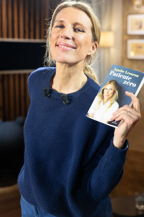 À la maison, les tablettes sont réservées au week-end et la télévision est interdite avant l’école.

Agathe Lecaron sur plateau de l'émission "Animalement Vôtre" présentée par Bernard Montiel et diffusée le 1er mars 2026 sur France 3, à Paris, France, le 13 janvier 2026. © Julien Sarkissian/Bestimage