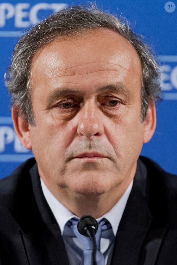 Les desserts sont affichés autour de 11 euros. Pour un repas classique composé d’une entrée, d’un plat et d’un dessert, il faut compter environ 55 à 70 euros par personne, hors boissons. 

Michel Platini le 22 février 2014 pour l'Euro 2016. 
Photo par Patrice Masante/ABACAPRESS.COM