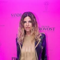 Isabelle Funaro : L'amoureuse de Michaël Youn ose un accessoire improbable et se déchaîne bien entourée !