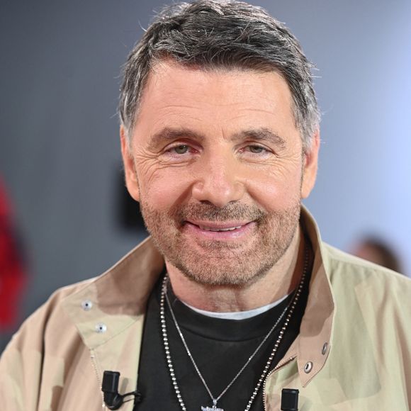 S'il a tourné le dos à la capitale, le comédien avoue tout de même conserver une certaine tendresse pour ses quartiers les plus touristiques.

Exclusif - Philippe Lellouche lors de l'enregistrement de l'émission "Vivement dimanche" au studio Rive Gauche, présentée par M.Drucker avec une diffusion sur France 3 le 8 mars 2026, à Paris, France, le 25 février 2026. © Guillaume Gaffiot/Bestimage