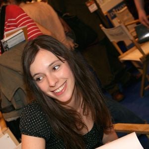 Lolita Séchan, fille du chanteur Renaud, pose lors de la dernière journée du Salon du Livre de Paris, qui s'est tenu à la Porte de Versailles, à Paris, en France, le 27 mars 2007. Photo de Denis Guignebourg/Abaca
