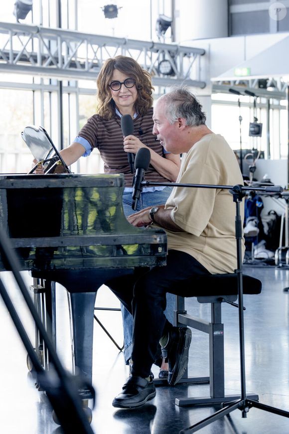 Valérie Lemercier sur le tournage de l'émission "Les rencontres du Papotin" diffusée le 20 septembre 2025 sur France 2 © Leo Kekemenis - France Télévisions