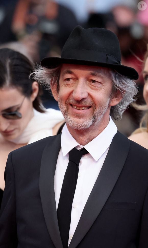 Arthur H - Montée des marches du film " La venue de l'avenir " lors du 78ème Festival International du Film de Cannes, au Palais des Festivals à Cannes. Le 22 mai 2025
© Jacovides-Moreau / Bestimage