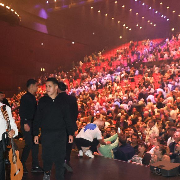 Un concert a d'ailleurs eu lieu au palais des Congrès à Paris ce 24 mai 
Exclusif - Chico Bouchikhi - People au concert de Chico & The Gypsies qui célèbrent 45 ans de carrière au Palais des Congrès avec un concert symphonique inédit le 24 mai 2025. Portés par 80 musiciens et des invités prestigieux, leurs tubes cultes ont résonné dans une version grandiose, entre rumba, flamenco et symphonie.
© Guirec Coadic / Bestimage