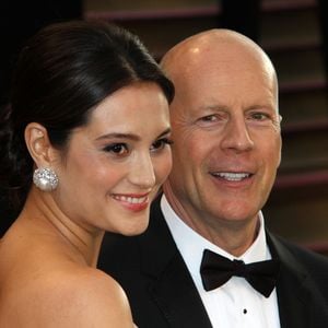 Bruce Willis, 70 ans, souffre d’une dégénérescence fronto-temporale, une maladie qui altère progressivement ses capacités de langage.

Bruce Willis, Emma Heming - Arrivées des people à la soirée Vanity Fair après la 86 ème cérémonie des Oscars. FAMEFLYNET / BESTIMAGE