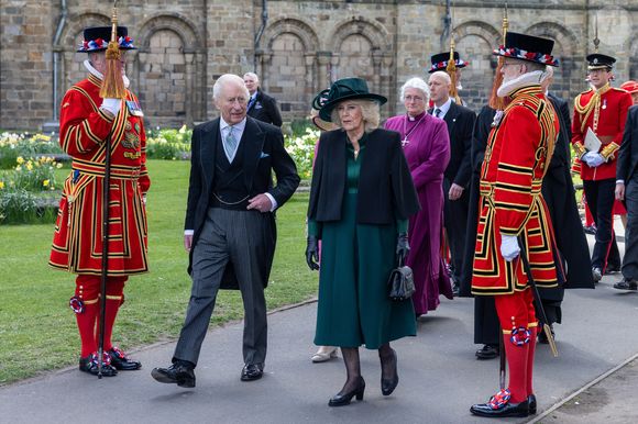 Le roi Charles III et la reine Camilla lors de la messe royale du dimanche à la cathédrale de Durham, le 17 avril 2025 à Durham, en Angleterre. ©Mirrorpix / Bestimage