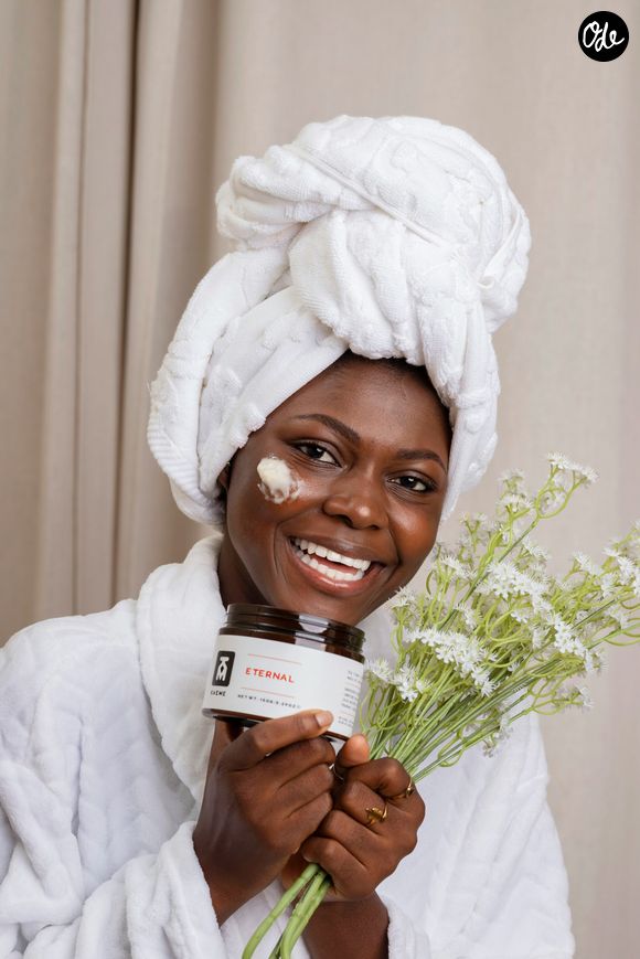 La crème hydratante matifiante régule les brillances sans jamais dessécher le visage.

Les solutions de la rédaction d'Ode pour des pores dilatés.