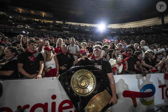 Les joueurs du Stade Toulousain célèbrent avec le trophée du Bouclier de Brennus après avoir remporté la finale du Top 14 français de rugby entre le Stade Toulousain (Toulouse) et l'Union Bordeaux-Begles (UBB) au Stade de France à Saint-Denis, au nord de Paris, le 28 juin 2025.Photo par Eliot Blondet/ABACAPRESS.COM