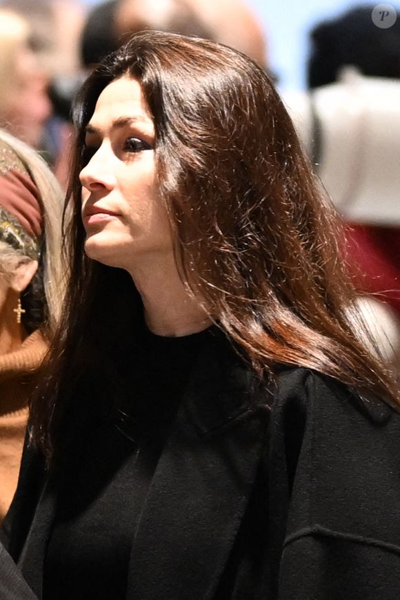 Magda Vavrusova au procès de son compagnon G.Depardieu, (pour agressions sexuelles sur deux femmes lors d'un tournage de film en 2021), au tribunal correctionnel de Paris, France, le 24 mars 2025. Depardieu, 76 ans, qui a réalisé plus de 200 films et séries télévisées, a été accusé de comportement inapproprié par une vingtaine de femmes, mais c'est la première affaire à être jugée. Les deux plaignantes - Amélie, 54 ans, décoratrice, et Sarah (nom modifié), 34 ans, assistante réalisatrice - allèguent une agression sexuelle lors du tournage en 2021 de « Les Volets Verts » du réalisateur Jean Becker. © Pierre Perusseau/Bestimage