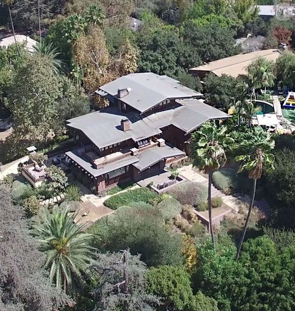 Exclusif - Vue aérienne de la maison de Angelina Jolie et Brad Pitt, le 20 septembre 2016 FAMEFLYNET / BESTIMAGE