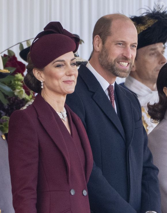 C'est l'anniversaire du Prince William en 2003 qui est au centre de cette affaire. 

Le prince William, prince de Galles, et Catherine (Kate) Middleton, princesse de Galles, - Cérémonie d'accueil pour la visite d'État de l'émir du Qatar à Londres, le 3 décembre 2024. © GOFF  / BESTIMAGE