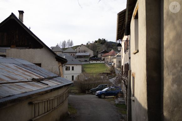 Depuis que l'enquête sur la mort du petit garçon a été ouverte, les gendarmes ont épluché de très nombreux témoignages. Notamment celui d'un homme, habitant de la région, qui se trouvait au Haut-Vernet lorsque Émile a disparu, rapporte "La Provence".

Vue du Haut-Vernet. Photo par Raphael Lafargue/ABACAPRESS.COM