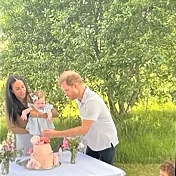 Le prince Harry, duc de Sussex et Meghan Markle, duchesse de Sussex, dévoilent des photos et des vidéos inédites de leur fils Archie dans "Harry & Meghan" (Netflix). Le 15 décembre 2022.