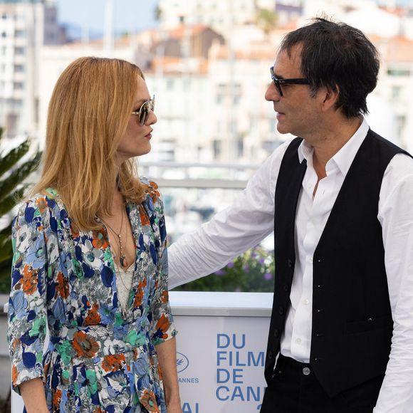 Vanessa Paradis, Samuel Benchetrit (réalisateur) au photocall du film Cette musique ne joue pour personne (Cannes première) lors du 74ème festival international du film de Cannes le 10 juillet 2021
© Borde / Jacovides / Moreau / Bestimage