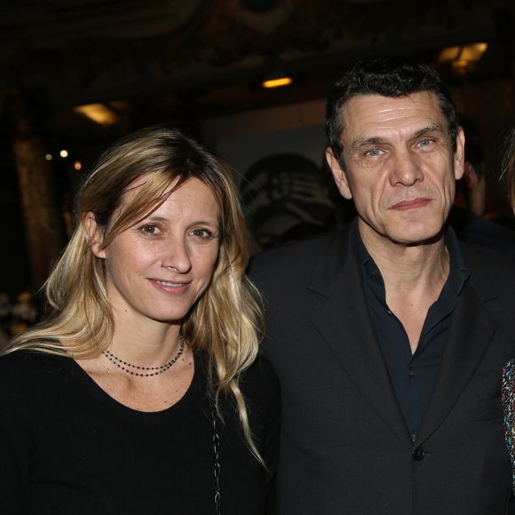 Quant à l'ancien mari de Sarah Poniatowski...

Marc Lavoine avec Sarah Poniatowski - Le chanteur Marc Lavoine inaugure sa statue de cire au Musée Grévin à Paris le 1er février 2016. © Denis Guignebourg/Bestimage
