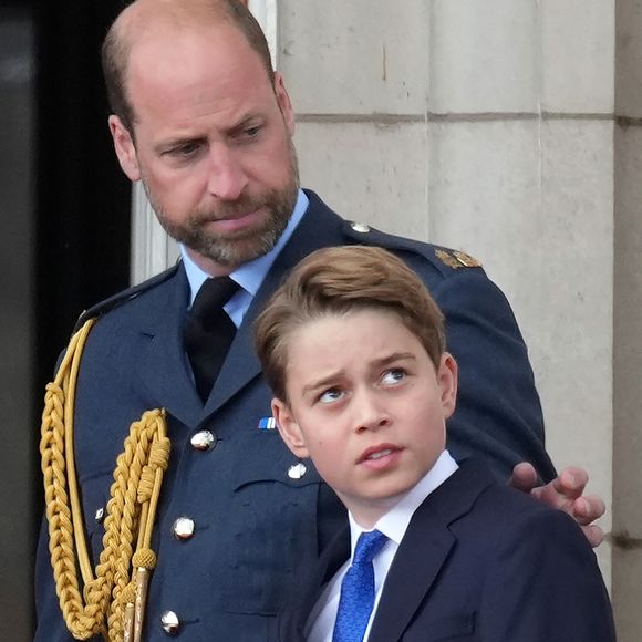 Le prince George va fêter ses 12 ans au mois de juillet

Le prince William, prince de Galles, Le prince George de Galles - Les membres de la famille royale lors des commémorations pour le 80e anniversaire de la victoire des alliés pendant la guerre au palais de Buckingham. © Julien Burton / Bestimage