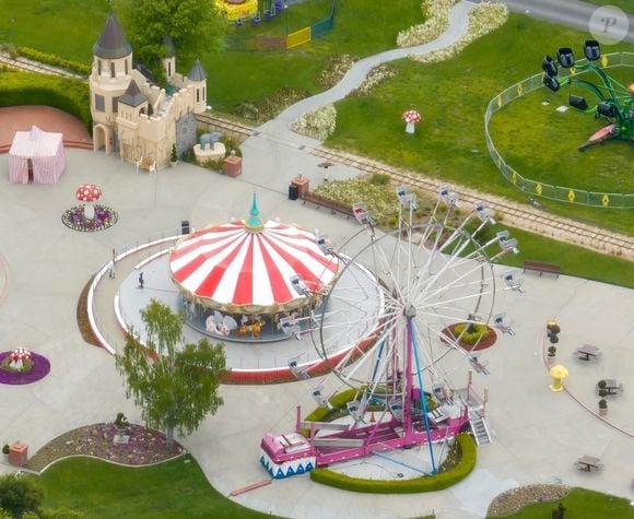 Los Angeles, CA - EXCLUSIF - Le Neverland Ranch de Michael Jackson reprend vie alors que les producteurs d'un nouveau biopic sur la vie et la carrière de la légende controversée de la pop reconstruisent son ancienne maison et son parc d'attractions tristement célèbres.
Sur la photo : Michael Jackson 
Backgrid USA / Bestimage