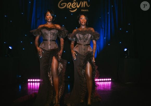 Et a gardé sa décontraction naturelle et habituelle tout au long de la soirée. Exclusif - Aya Nakamura fait son entrée au musée Grévin, le 12 juin 2025. Avec plus de 6 milliards de streams et 24 certifications de disques de diamant (16 en France, 8 à l'international), la chanteuse de 30 ans a découvert son double de cire (robe JP Gaultier) en déclarant au journal "Le Parisien", "C'est super prestigieux d'être ici, je vais être accompagnée de Rihanna, Lady Gaga, Beyoncé, des artistes avec qui j'ai grandi, donc c'est une grosse fierté pour moi aujourd'hui". A la suite de l'inauguration, gardée secrète jusqu'au dernier moment, les fans pourront admirer la statue de leur idole à partir du 13 juin 2025. © Camulo James / Bestimage