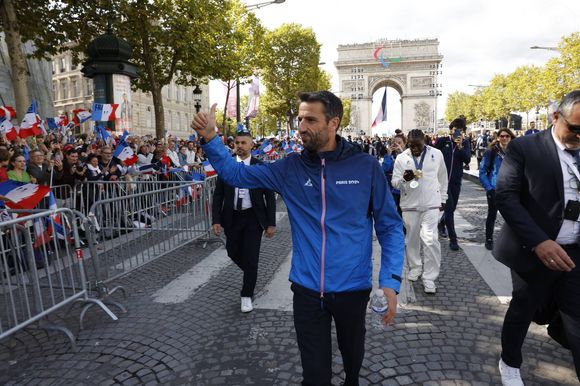 Tony Estanguet, président du comité d'organisation des Jeux Olympiques et Paralympiques de Paris 2024 - La "Parade des Champions" des Jeux Olympiques et Paralympiques de Paris2024, sur les Champs-Elysées. Paris, le 14 septembre 2024.
© Romauld Meigneux/Pool/Bestimage