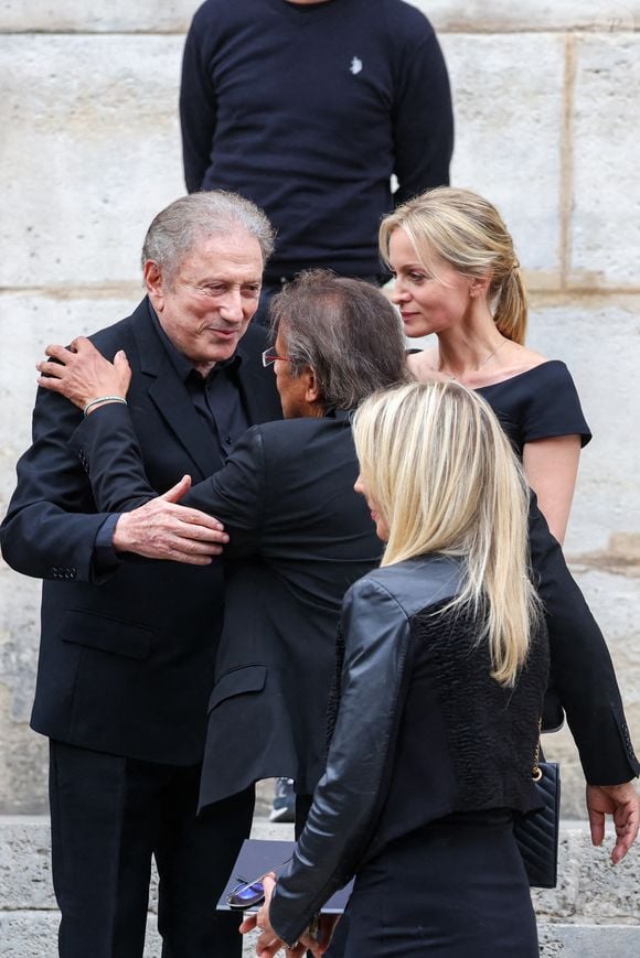Laurent Voulzy et Isaure s'étaient rendus ensemble aux obsèques de Thierry Ardisson

Michel Drucker, Audrey Crespo-Mara, Laurent Voulzy et sa compagne Isaure Le Faou - Sorties des obsèques de Thierry Ardisson en l’église Saint-Roch de Paris, France, le 17 juillet 2025. © Clovis-Jacovides/Bestimage