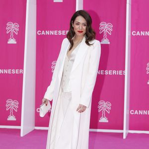 Sofia Essaidi - Arrivées au photocall de la projection de la série "Faux-semblants" de la Saison 6 du Festival International CanneSeries au Palais des Festivals de Cannes, France, le 15 avril 2023. © Denis Guignebourg/Bestimage
