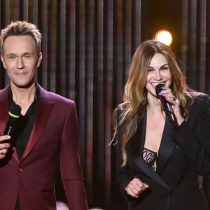 Cyril Féraud et Helena Noguerra lors de la 41e cérémonie des Victoires de la Musique à La Seine Musicale le 13 février 2026 à Boulogne-Billancourt, France. Photo de Franck Castel /ABACAPRESS.COM