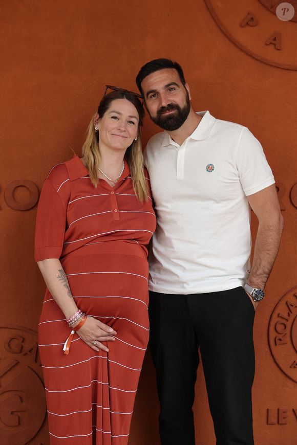 Laure (enceinte)  et Matthieu (emblématique couple de la saison 5 de "Mariés au premier regard") - Célébrités au village des Internationaux de France de tennis de Roland Garros à Paris © Jacovides-Moreau/Bestimage